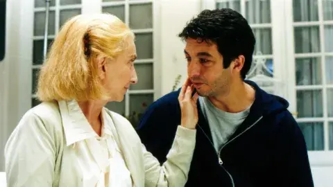 Fotograma de Norma Aleandro y Ricardo Darín en El hijo de la novia. Fotograma de Norma Aleandro y Ricardo Darín en El hijo de la novia.