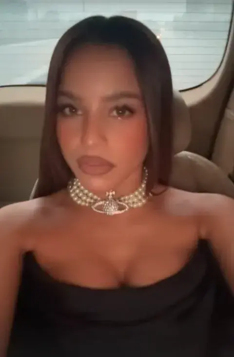 El look de Emilia Mernes para la boda de Oriana Sabatini y Paulo Dybala. El look de Emilia Mernes para la boda de Oriana Sabatini y Paulo Dybala.