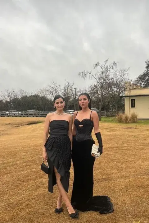 Foto de Flor Torrente y su amiga en la boda de Oriana Sabatini y Paulo Dybala. Foto de Flor Torrente y su amiga en la boda de Oriana Sabatini y Paulo Dybala.