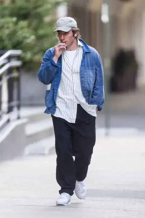 Fotografía de Jeremy Allen White. Fotografía de Jeremy Allen White.