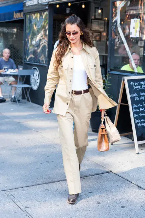 Foto de Bella Hadid en la calle. Foto de Bella Hadid en la calle.