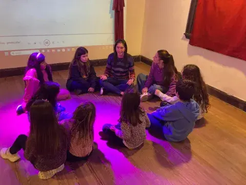 En Mar de Fuegos hay multiples propuestas que apuntan a la experimentación artística con todos los sentidos. En Mar de Fuegos hay multiples propuestas que apuntan a la experimentación artística con todos los sentidos.