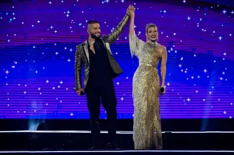 Maluma y Jennifer Lopez en una imagen de Cásate conmigo. Maluma y Jennifer Lopez en una imagen de Cásate conmigo.