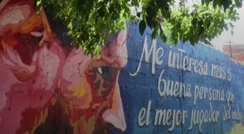 En el barrio La Bajada se encuentra la casa de la familia Messi, en Rosario. En el barrio La Bajada se encuentra la casa de la familia Messi, en Rosario.