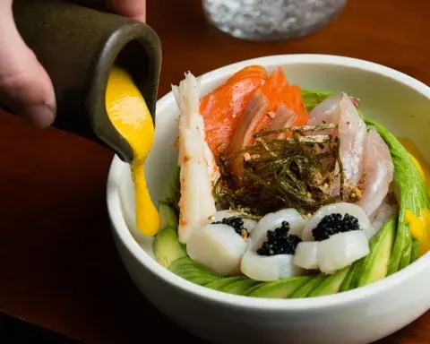 Chirashi Neko en Neko Restaurant Chirashi Neko en Neko Restaurant
