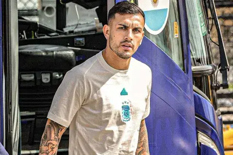Leandro Paredes apuesta a corte skin fade con tupé Leandro Paredes apuesta a corte skin fade con tupé