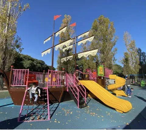 Una de las plazas recomendadas de CABA. Una de las plazas recomendadas de CABA.