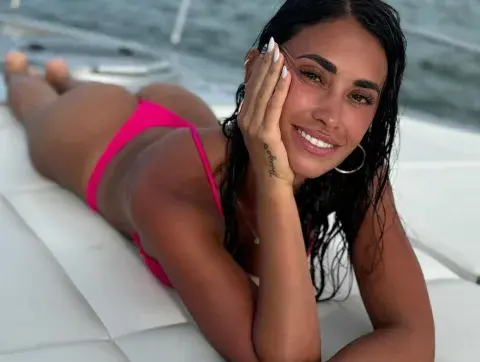 Antonela Roccuzzo en un yate. Antonela Roccuzzo en un yate.