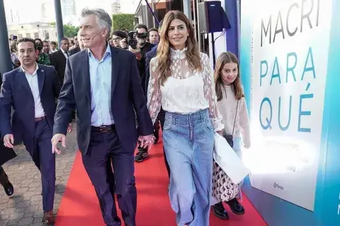 Juliana Awada es una de las mujeres argentinas con más estilo a la hora de lucir un outfit Juliana Awada es una de las mujeres argentinas con más estilo a la hora de lucir un outfit