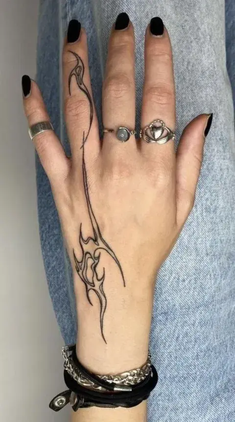 tatuaje mano tatuaje mano