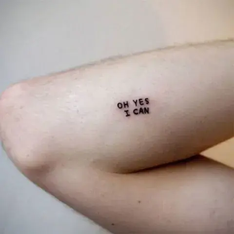 tatuaje de la frase "oh yes i can" tatuaje de la frase "oh yes i can"