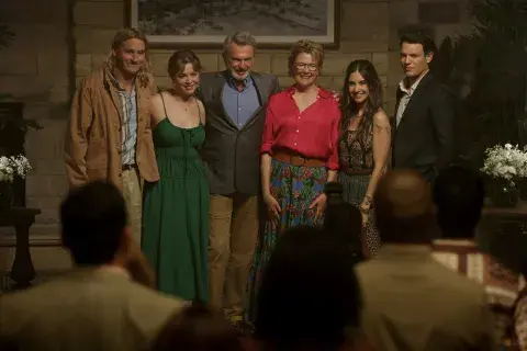El elenco completo de Apples Never Fall.