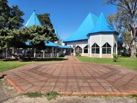 Un espacio para jugar al aire libre y repasar algo de historia. Un espacio para jugar al aire libre y repasar algo de historia.