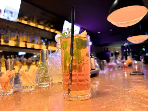 Zulú, un lugar genial para probar mojitos. Zulú, un lugar genial para probar mojitos.