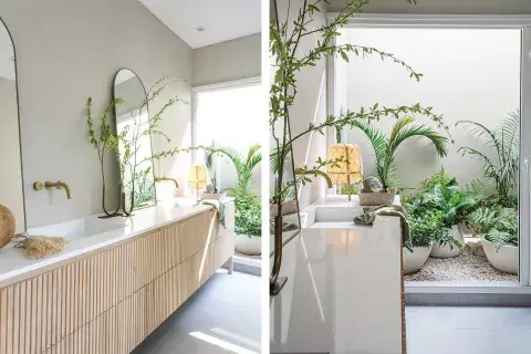 Con delicadeza, el espejo refleja la vegetación y pasa inadvertido. Con delicadeza, el espejo refleja la vegetación y pasa inadvertido.