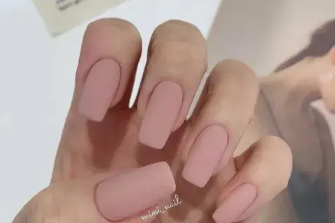 Los rosas opacos también son otra propuesta que combina a la perfección con cualquier outfit Los rosas opacos también son otra propuesta que combina a la perfección con cualquier outfit