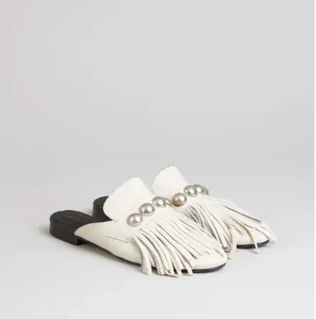 Mules blancos con perlas Mules blancos con perlas