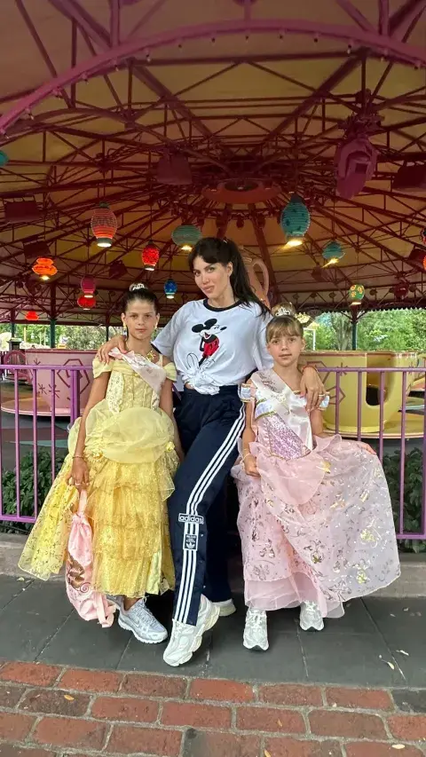 Wanda Nara de vacaciones en Disney junto a sus hijas. Wanda Nara de vacaciones en Disney junto a sus hijas.