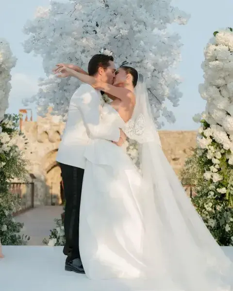 Las fotos del casamiento de Ed Westwick, galán de Gossip Girl. Las fotos del casamiento de Ed Westwick, galán de Gossip Girl.