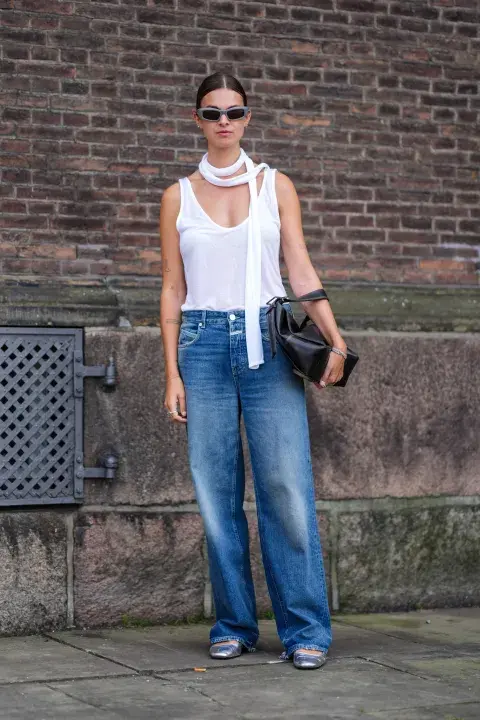 Mujer invitada a un desfile de la semana de moda en Copenhagen. Mujer invitada a un desfile de la semana de moda en Copenhagen.