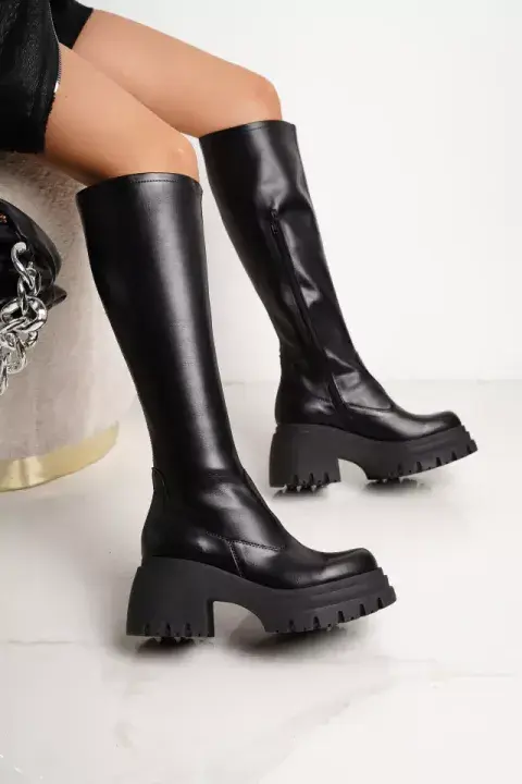 Foto de unas botas de Avellaneda. Foto de unas botas de Avellaneda.