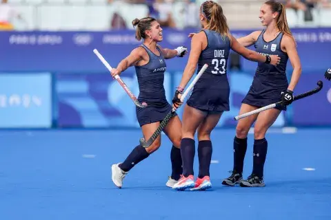 Agus junto a Las Leonas en los Juegos Olímpicos 2024. Agus junto a Las Leonas en los Juegos Olímpicos 2024.