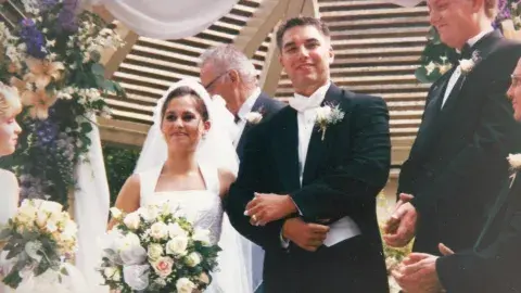 Laci y Scott Peterson el día de su boda. Laci y Scott Peterson el día de su boda.