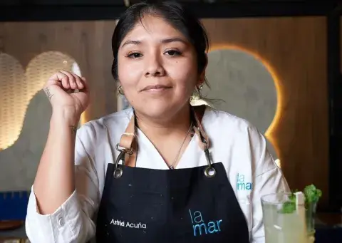 Astrid Acuña, llegó a la Argentina desde Perú a los 18, desplegó sus alas en varias cocinas famosas como Astrid y Gastón y Osaka. Astrid Acuña, llegó a la Argentina desde Perú a los 18, desplegó sus alas en varias cocinas famosas como Astrid y Gastón y Osaka.
