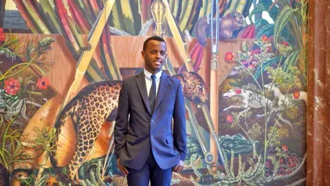 Hoy, Heman Bekele alterna sus visitas al laboratorio con su banda de música y los juegos de ajedrez Hoy, Heman Bekele alterna sus visitas al laboratorio con su banda de música y los juegos de ajedrez