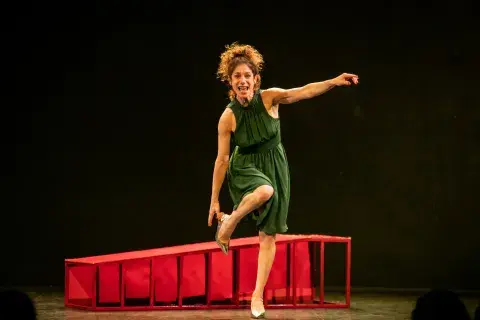 Verónica Palaccini interpreta con mucho humor a la protagonista de El bien. Verónica Palaccini interpreta con mucho humor a la protagonista de El bien.