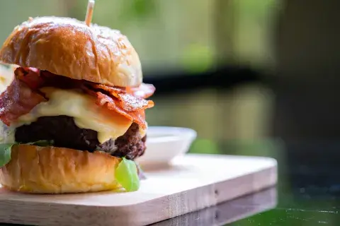 Los mejores lugares donde comer hamburguesas en Buenos Aires. Los mejores lugares donde comer hamburguesas en Buenos Aires.