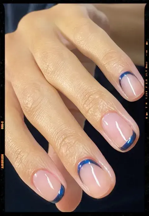 Inverse French nails Inverse French nails