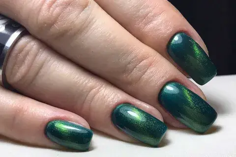 El fenómeno del diseño de uñas crece cada día más. Ahora, la moda del “Cat eye” inunda las RR.SS y se posiciona como la elegida en el mundo de la manicura El fenómeno del diseño de uñas crece cada día más. Ahora, la moda del “Cat eye” inunda las RR.SS y se posiciona como la elegida en el mundo de la manicura