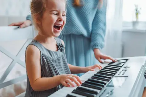 ¿Cómo la música ayuda al desarrollo infantil? ¿Cómo la música ayuda al desarrollo infantil?