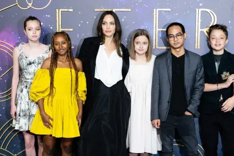 Siloh Jolie renunció oficialmente al apellido de su padre, Brad Pitt Siloh Jolie renunció oficialmente al apellido de su padre, Brad Pitt