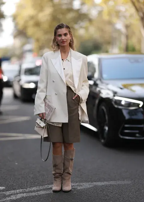 Mujer invitada a un desfile de la semana de moda en Copenhagen. Mujer invitada a un desfile de la semana de moda en Copenhagen.