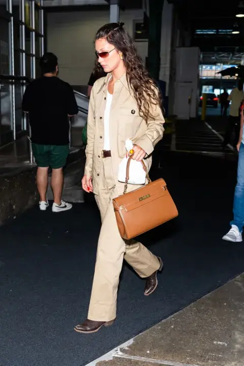 Bella Hadid en la calle. Bella Hadid en la calle.