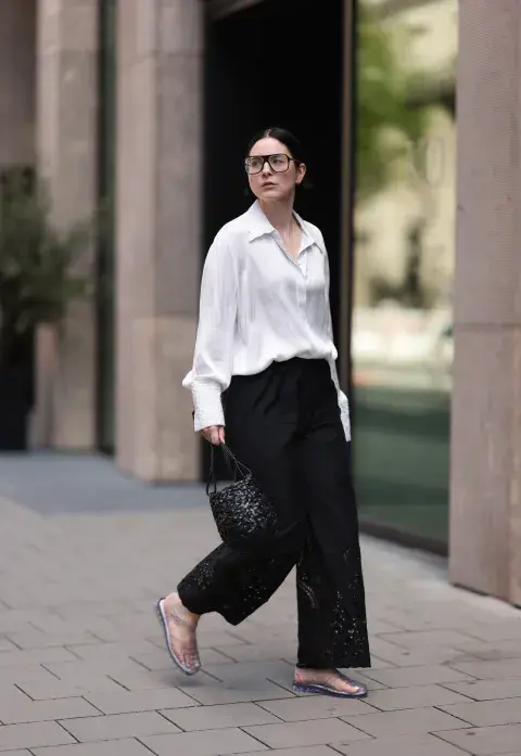Mujer por las calles de Nueva York. Mujer por las calles de Nueva York.