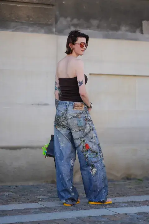 Mujer invitada a un desfile de la semana de moda en Copenhagen. Mujer invitada a un desfile de la semana de moda en Copenhagen.