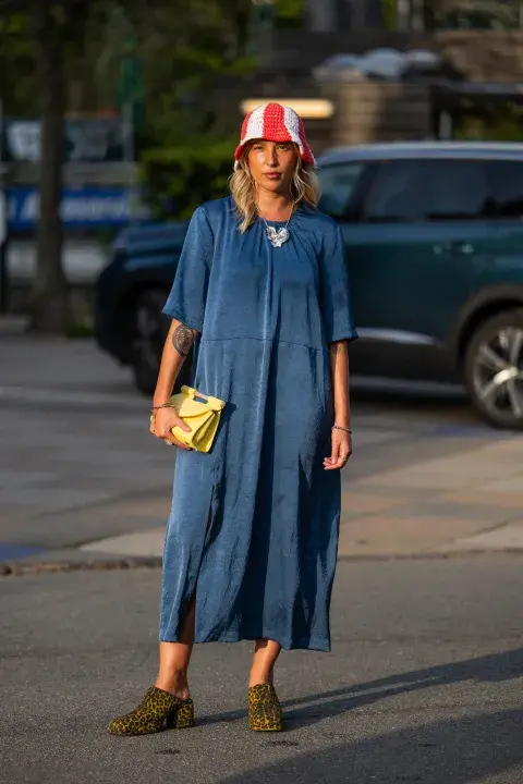 Mujer invitada a un desfile de la semana de moda en Copenhagen. Mujer invitada a un desfile de la semana de moda en Copenhagen.