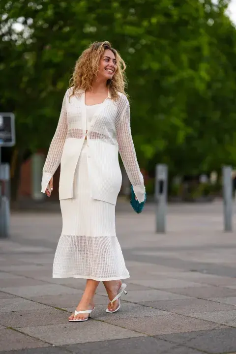 Mujer invitada a un desfile de la semana de moda en Copenhagen. Mujer invitada a un desfile de la semana de moda en Copenhagen.