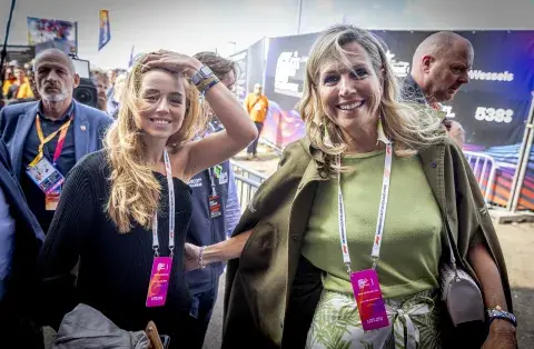 La princesa Alexia y su madre, la reina Máxima Zorreguieta, en el Grand Prix de Países Bajos. La princesa Alexia y su madre, la reina Máxima Zorreguieta, en el Grand Prix de Países Bajos.