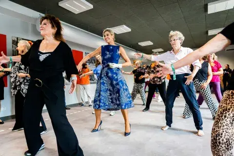 Es sabido que la reina de los Países Bajos es amante de la música y que le encanta bailar. Es sabido que la reina de los Países Bajos es amante de la música y que le encanta bailar.