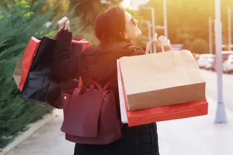 Si estás buscando prendas para vestir y accesorios a precios económicos y con promociones, entonces no te pierdas esta guía con distintas opciones de locales en los que podés conseguir todo lo que estás buscando Si estás buscando prendas para vestir y accesorios a precios económicos y con promociones, entonces no te pierdas esta guía con distintas opciones de locales en los que podés conseguir todo lo que estás buscando