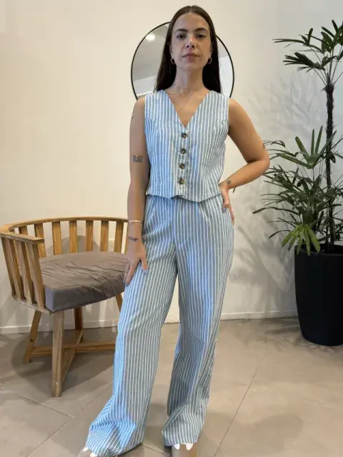 Modelo usando un conjunto rayado. Modelo usando un conjunto rayado.