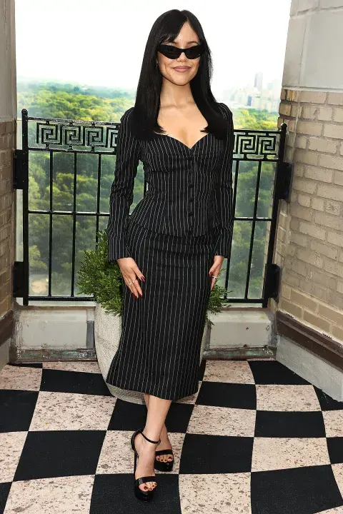 Foto de Jenna Ortega para Beetlejuice 2 en Nueva York. Foto de Jenna Ortega para Beetlejuice 2 en Nueva York.