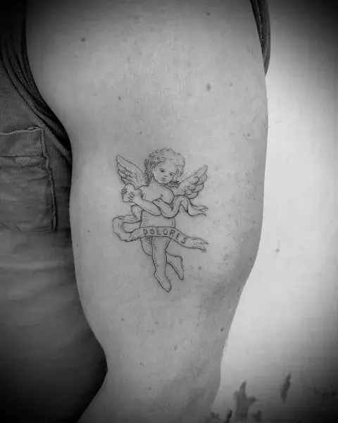 El artista Benny Shields muestra los tatuajes que diseñó para Jeremy Allen White en The Bear. El artista Benny Shields muestra los tatuajes que diseñó para Jeremy Allen White en The Bear.