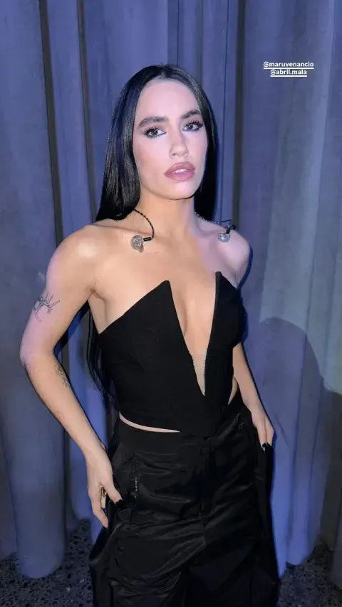 El look de Lali Espósito para su show con Dillom en el Movistar Arena. El look de Lali Espósito para su show con Dillom en el Movistar Arena.