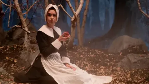 Lily Collins en una escena de la película MaXXXine.