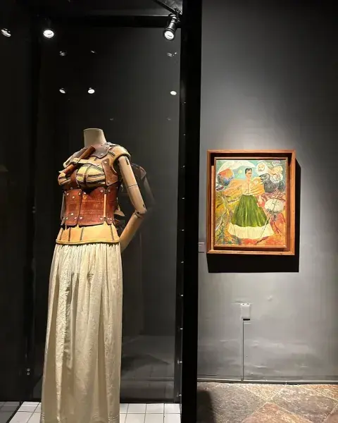 Las imágenes de Pampita visitando la Casa Azul de Frida Kahlo en México. Las imágenes de Pampita visitando la Casa Azul de Frida Kahlo en México.